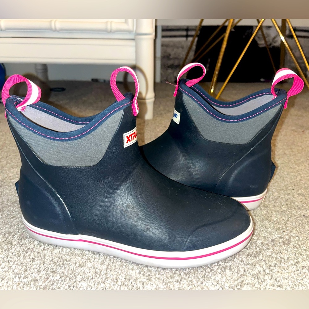 Size 6 navy and pink Xtra Tufs